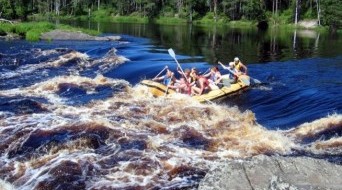 Rafting along the Shuya river